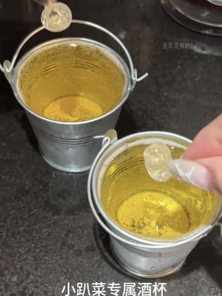 小红薯同款小趴菜新款啤酒桶啤酒杯朋友聚会创意迷你铁桶带吧酒杯#小趴菜一喝就醉 #迷你酒杯
