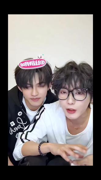 普普和云旗的笑话你更喜欢哪一个?
在线哄我们也太甜了吧!🫰🏻
#郝熠然#云旗
#樊霄游书朗
#直播切片 #磕糖