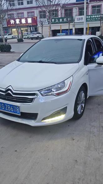 刚刚拿下雪铁龙C4L,自动挡,1.8排量,天窗,皮座椅,大屏导航倒车,一键式启动,无钥匙进入,该有配置都有,发动机变速箱板正,保险到27年,,你还等啥
