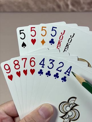 掼蛋金牌四色掼蛋扑克,采用进口黑芯纸双面布纹手感好微窄加长尺寸轻松抓握,纳米盒收纳携带非常方便#四色掼蛋 #掼蛋扑克 #掼蛋技巧