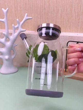 终于找到这款怎么倒都不挂油的油壶了,加厚的无铅玻璃材质,大口径的瓶口,添油方便,不锈钢的盖子上面还有个可视化的窗口#油壶#大容量油壶#美观实用 #厨房好帮手