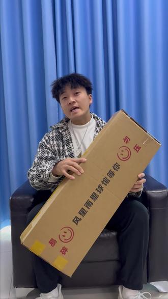 羽毛球拍开箱来喽!启动!启动!全部启动!!!#羽毛球 #羽毛球拍 #一起打羽毛球 #羽毛球拍推荐 #球拍