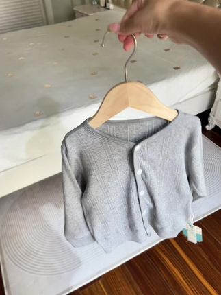 巨高品!趁商家反季清仓给我儿子才10几块钱搂了件纯棉A类小针织开衫、简单大方的款式、怎么穿都不会过时而且超级实穿百搭、刷到的妈妈闭眼入#针织衫 #透气舒适 #反季特卖 #反季清仓 #a类纯棉