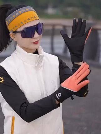 积能新款秋冬跑步户外通用保暖加绒触屏手套,男女皆可用 #秋冬手套 #跑步手套 #户外手套 #加绒触屏手套 #好物推荐