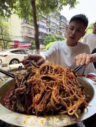 抢疯了抢疯了!买三斤送两斤新鲜毛肚底板丝活动来啦!超便宜超划算!趁有货赶紧抢几单!抢到就是赚到!#毛肚#毛肚火锅#毛肚的正确吃法#千层肚#新鲜食材让您吃得放心