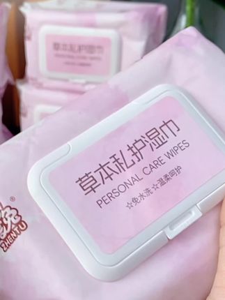 真是离谱啊还有人不知道私户湿巾以前用纸巾有干又不舒服还擦不干净这个就是专门为小花园设计使用它擦又不粘腻清清爽爽不管是特殊时期还是和老公一起用都好合适