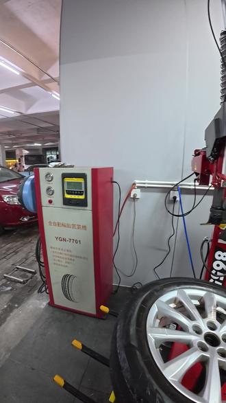 #汽修工的日常 #创作者中心 #创作灵感 第一视角带你沉浸式换胎#更换轮胎 #别克