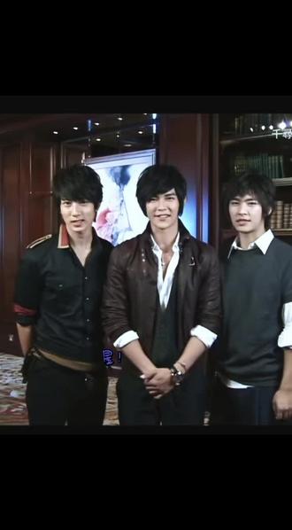 就這樣旁若無人地秀恩愛🤣🤣#飞轮海 #汪东城 #炎亚纶 #吴尊 #影视剧名场面