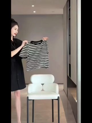 @🍀 把燥热过滤成温柔 做夏日的清风美人 #穿搭显贵傻瓜公式 #微胖女孩夏天就要大胆穿  #遮肉显瘦穿搭 #每日穿搭look #夏日通勤休闲穿搭