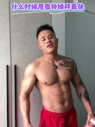 居家锻炼不想跑跳的宝子们,可以试试壶铃摇摆这个动作,不伤膝盖关节,不伤腰#居家锻炼 #壶铃摇摆 #翘臀不粗腿 #练出好身材