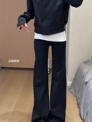 黑色辣妹低腰圆口袋设计微喇牛仔裤女早秋新款修身弹力直筒喇叭裤#显高显瘦显腿长#爆款热卖中#不挑年龄不挑身材#穿搭分享#小个子穿搭