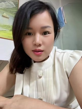 其实很多老粉丝都知道我早就在四年前再婚了,我也从来没有在网络说过我单身之类的话!