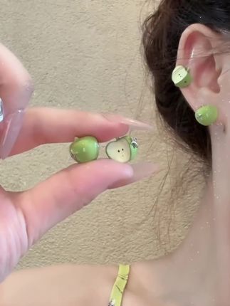 谁不喜欢青苹果啊🍏 一整个被硬控住!!很有夏天的感觉🥰#耳钉#甜美风 #仙女饰品 #超好看 #美饰分享
