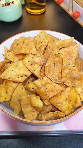 每到过年家家户户都要做的炸麻叶,咸香酥脆,好吃的停不下来#美食教程#炸麻叶#在家做美食 #美食日记 #家乡特色美食