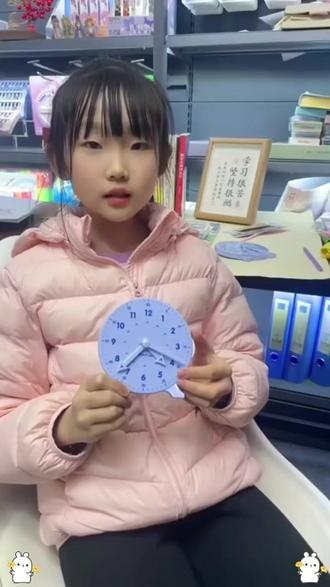 一年级小朋友认识时间,都能用到的#时钟模型教具,动手拨动一下,能让抽象的时间形象化,学习起来更直观