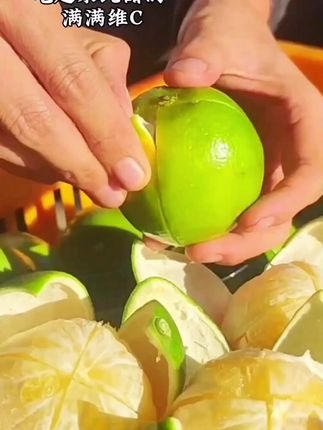 云南哀牢山冰糖橙,别看它表面绿了吧唧的,但吃起来香甜多汁#冰糖橙 #应季水果 #橙子 #橘子