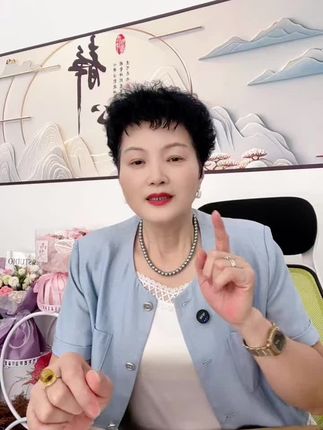见人少说话,见事少掺和,管好自己的心,做好自己的事,张嘴是祸,闭嘴是福。