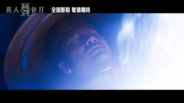 #动作电影 #真人快打2 #游戏改编电影 #卡尔厄本 #林路迪
根据经典格斗游戏改编的动作电影《真人快打2》亮相纽约漫展,并首次释出幕后花絮。
真人快打2特辑在前作基础上,电影《真人快打2》制作全面升级,以极致的暴力美学诠释冒险史诗。这场关乎地球安危的格斗锦标赛,守护者们只能放手一搏! 本片由导演西蒙·麦奎德回归执导,卡尔·厄本(饰演强尼·凯奇)、阿德莱恩·鲁道夫(饰演吉塔娜)惊喜加盟,杰西卡·麦克娜美(饰演刀锋索尼娅)、乔什·劳森(饰演卡诺)、林路迪(饰演刘康)等原班人马集结演绎。硬核对决,一触即发!电影真人快打2将于2026年5月15日北美上映,现已确认引进国内。