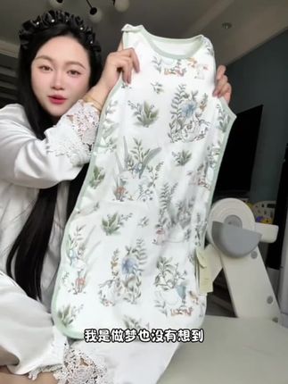 谁懂啊!!不用起夜给娃儿盖被子一觉到天亮多爽!尤其是夏天开空调睡袋简直就是懒人妈妈福音!#爱贝迪拉 #夏天睡袋 #宝宝睡觉 -