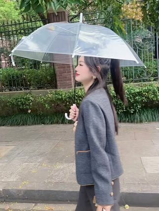 秋天的风,一阵阵的吹过,想起了去年的这个时候#今日穿搭 #今日穿搭look #感谢抖音平台热门热门 #每日新款