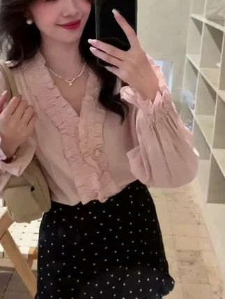 木耳边V领长袖衬衫女秋季新款韩版气质通勤百搭衬衣粉色上衣短裙#温柔风穿搭 #韩系穿搭 #通勤搭配 #ins穿搭 #温柔穿搭