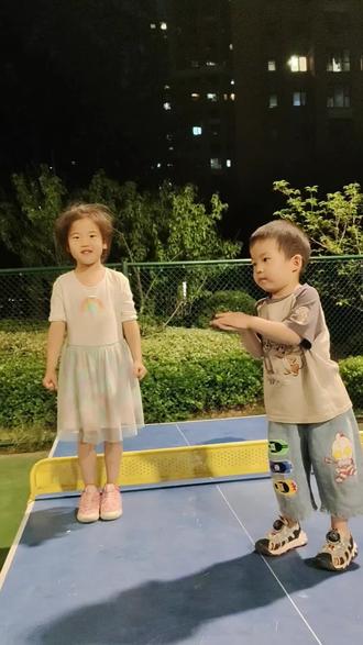 看姐弟俩一起跳《中国少年郎》,不知不觉中孩子已经长大#童年就该这样活力满满 #创作者中心 #创作灵感