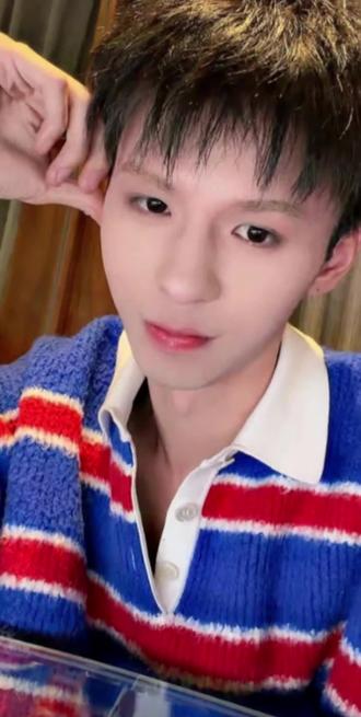 谢谢何浩楠完成了何懿峻的梦想,何浩楠走的每一步都算数,谢谢何浩楠复刻了第一季的走丢小狗,是属于我们的双向奔赴,未来继续绽放光芒吧~#何浩楠 #何懿峻 #何帅 #种地吧 #安利