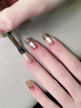 谁能拒绝一个秋冬kitty猫! #美甲💅 #美甲教程 #猫眼美甲 #美出高级感 #秋冬必备