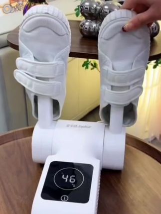 #上热门🔥 家里备一个这样的烘鞋器,洗完的鞋子晒不干的用它就可以烘干,而且还不会发黄发臭,还可以三百六十度吹出热风,特别是阴雨天,鞋子、袜子、手套都可以用它烘干,不用的时候折叠起来也不占地方。#烘鞋器除臭杀菌 #烘鞋器 #荣事达烘鞋器#好物推荐🔥