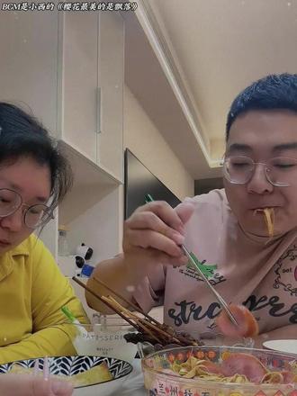 你权衡利弊,害怕失去所有却唯独不怕失去我。#绘画 #情侣 #分手 #伤感 #歌曲樱花最美是飘落