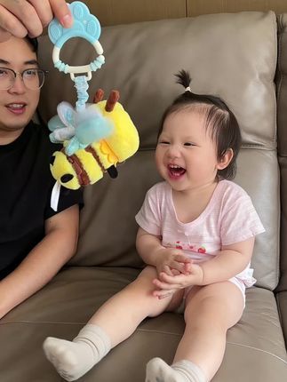 爸爸新买了玩具 跟爸爸是好朋友的一天#也太可爱了吧 #亲子互动