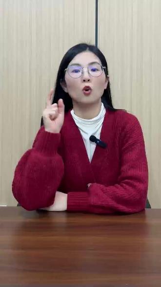 史上最大跌幅基金诞生,但真相可能和你想的不一样...... 视频简介:
公募基金单日暴跌31.5%,创历史纪录!表面是白银价格暴跌,实则是“估值纠偏”的结果。国际银价单日跌幅超30%,但国内白银期货有17%跌停板限制,导致基金净值“虚高”。基金公司为反映真实亏损,临时调整估值方法,按国际价格重估,将多日累积亏损一次性出清。
更严峻的是,该基金场内价格此前被炒至高溢价,净值暴跌后溢价仍超100%。投资者面临“双杀”:既要承受净值缩水,还要消化溢价泡沫,后续可能面临多个跌停。
这不仅是市场风险教育,也暴露了跨境衍生品在极端行情下的规则脆弱性。历史不会简单重复,但教训值得深思。
#白银基金期货 #白银期货LOF #国投瑞银白银期货lof #白银大跌