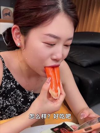 空口吃蟹腿肉的感觉谁懂啊!鲜甜鲜甜的好好吃! #蟹柳 #蟹肉 #低卡零食 #夜宵吃什么 #零食推荐