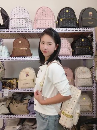 #女生精致潮酷双肩包
