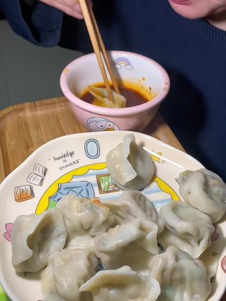 到手足足六斤清真鲜牛羊肉水饺,纯手工制作,个大馅足,味道鲜美巨好吃!#妈呀太香了 #饺子 #超便宜超划算 #好吃到停不下来 #大人孩子都爱吃