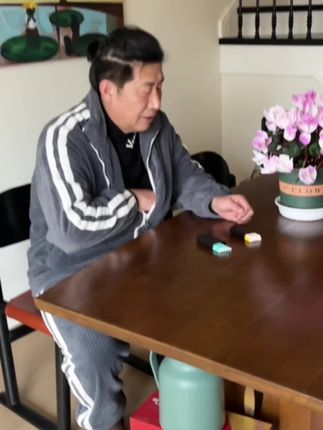 哎呀卧趣~这装备也太酷了吧#烟盒打火机二合一 #解压又实用#男人的玩具