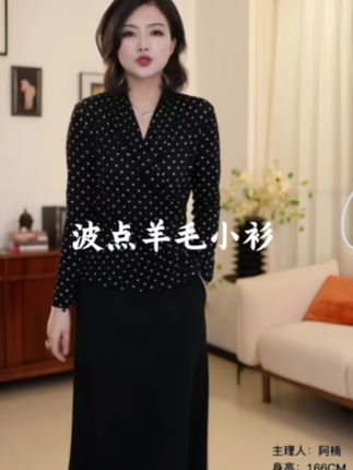 枫竺阿楠anan 心动波点100绵羊毛波点 v领长袖针织小衫上衣女春秋#秋冬穿搭 #气质穿搭 #显瘦穿搭 #洋气减龄 #时髦精