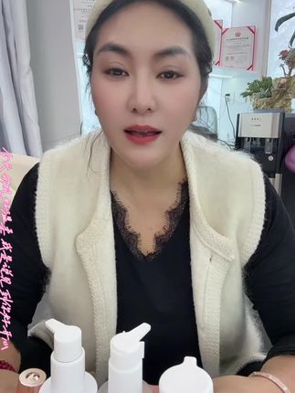 亲爱的家人们,假如你的肌肤没有光泽度,皮肤很干燥,平时用什么产品皮肤很暗黄,油塞斑雀斑由黄褐斑这些问题的话,用这一套非常好