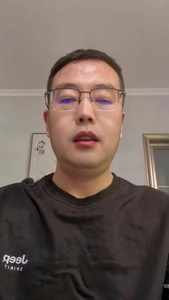 温习一下千古第一骈文。王勃,初唐四杰之首,少年天才,才华横溢,可惜天妒英才,27岁就英年早逝。滕王阁序不像是一个三十不到的年轻人能写出来的,而像一个饱经沧桑壮志未酬的暮年之人的感慨。但回顾王勃的经历,却也能理解,他年纪轻轻,却已经历过大起大落,宦海沉浮,甚至面临杀头的危险,前途未卜,但也未自暴自弃。滕王阁序其实就是写他自己,希望上位者能够看到他的才华和抱负。