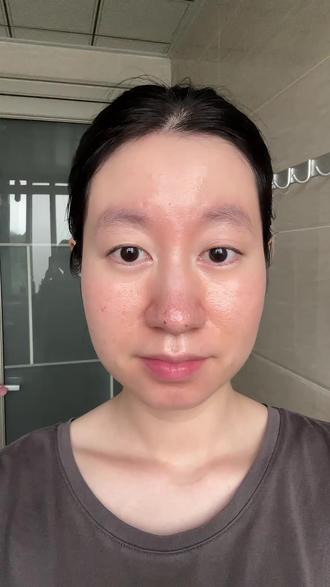 项目后、高酸后到底能不能洗脸? 刷完高浓度酸后、项目后,第二天脸开始疯狂出油,到底还能不能正常用洗面奶洗脸?
今天和大家一篇讲清楚,不同皮肤状态怎么判断、高酸后项目后怎么选洁面和怎么洗更不容易刺激皮肤。
#洗面奶推荐 #氨基酸洗面奶 #油痘肌 #温和洗面奶 #敏感肌洁面