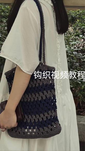 🔵⚫|韩系单肩包钩织视频教程 线材: 2mm精梳空心棉,100%棉,钩织顺畅
钩针:3.0
颜色:多云+海里蓝
用量:各一卷就够
@大眼睛手作 #钩针镂空包包 #钩织 #钩织教程