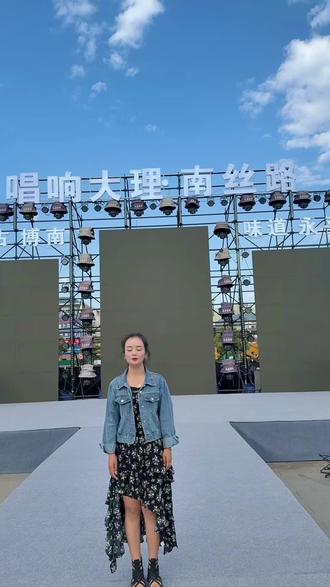 📢《唱响大理·南丝路》
育星向老师👩🏫将于5月27号 星期三晚19:30参加比赛
恳请大家届时动动发财的小手,投上宝贵一票🙏
✅投票步骤:
1. 先关注抖音账号【唱响大理·南丝路】
2. 点亮粉丝灯牌,5月27号7点半开播后进去当天点亮才算,即可获得投票资格(非常重要)
💡温馨提示:
上场演唱前,主持人会提示投票类型为「小红星」或「人气票」,大家按主持人指引投1票即可,无需多投。现在抖音冲好抖币,投票避免网络不好,可以过5秒在重复投一次!一定要看育星向老师身上挂着的号码牌,和主持人说的投小红心还是人气票,右上角投票器出来在投!
万分感谢大家的支持与助力🙏#唱响大理南丝路