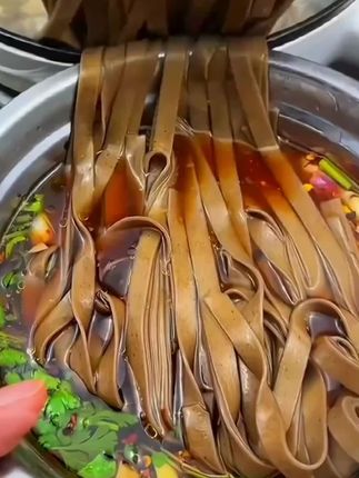正宗贵州#黑荞麦挂面 ,配料表干净,口感细腻爽滑劲道,麦香味浓郁,好吃无负担!#荞麦面 #挂面 #粗粮 #优质农产品