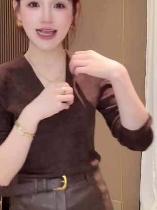 晕染韩版时尚V领长袖T恤女款2025新款洋气减龄宽松百搭休闲上衣#百搭休闲上衣#v领长袖t恤 #洋气减龄#休闲减龄穿搭 #爆款女装