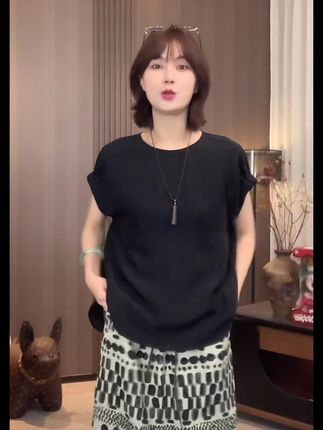甜美可爱风格衣服2025夏季知性风圆领短袖T恤上衣显瘦半身裙套装#上衣#半身裙#夏季穿搭 #穿搭#面料柔软舒适