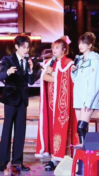 瑶瑶也会自我怀疑!嘴上不说,心里偷偷担心,还好身边有人都懂她 #龙浩天 #AI瑶瑶 #龙浩天和瑶瑶 #自我怀疑 #真情侣就是好磕