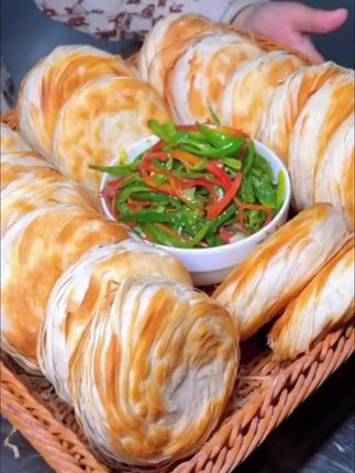 不知道给孩子做什么吃,试试这款老潼关千层饼,酥脆掉渣,太香了#老潼关千层饼 #千层饼 #潼关千层饼 #肉夹馍