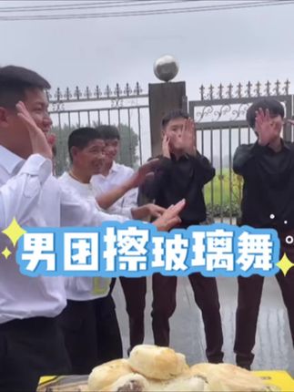 姐妹们,中秋节快到了,这款礼盒款有很多种口味的月饼,中秋节送人这款礼盒款也是非常值得入手的,它就是那种正宗的老式酥皮月饼,一口下去满嘴都是料,而且它的皮特别薄,满满的都是馅料,吃起来超级过瘾。所以有需要要的姐妹们点击链接就可以下单购买#中秋节 #月饼 #日常#日常分享 #直播录屏分享