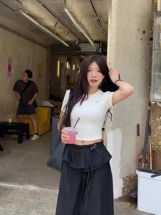 夏天就是要穿这种显瘦拖地裤!轻松遮肉超自信 姐妹们!这个裤子真的太好穿了!!上身巨好看!!关键价格还这么划算!!快冲啊!!