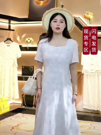 #连衣裙 #甜美穿搭 #碎花连衣裙 #温柔风穿搭 #精致优雅